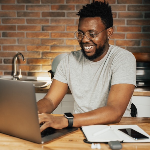How to Write a Blog in 2023: Mastering the Art of Engaging Readers